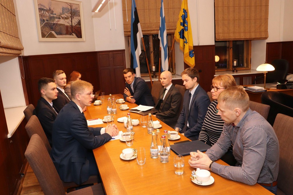 Tallinna linnavolikogu esimehe Tiit Teriku kohtumine taksofirmade esindajatega. Foto Jukko Nooni