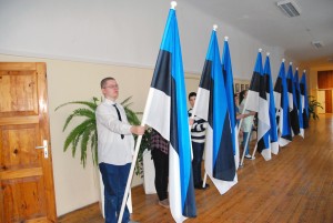 Tartu rahu 95 aastapäeva tähistamise lipuvalve Sindi gümnaasiumis Foto Urmas Saard