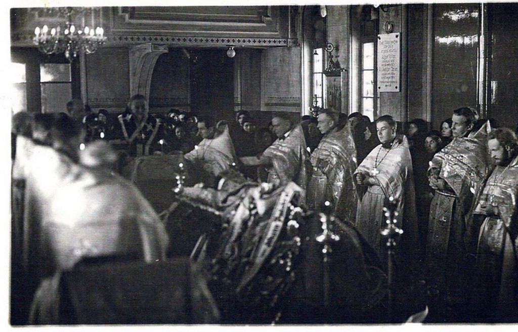 Teadaolevalt ainus pilt, millel on näha Sindi kiriku seinale kinnitatud mälestustahvel Vabadussõjas langenud koguduse liikmetele Foto Sindi muuseumi kogust
