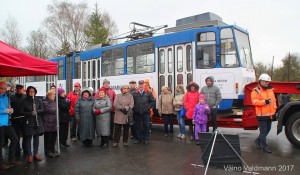 Põltsamaale toodi Tallinnast tramm. Fotod: Väino Valdmann