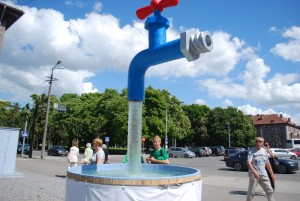 Vee teemaline installatsioon Pärnus 2012 a suvel Foto Urmas Saard