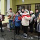 Vene segakoor Slavjanotška vastlapäeval Sindi seltsimaja ees Foto Urmas Saard