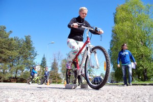 Vigursõitu sooritab Kristel Tael, kes võitis möödunud aastal jalgratta Foto Urmas Saard