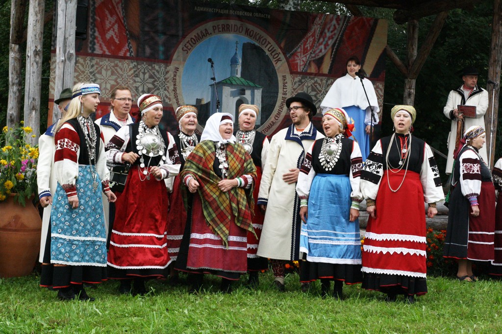 Äärealade pärimust tutvustav seto ansambel Sorrõseto esineb lisaks peakontsertdele ka Pärnu Vanakooli keskuses reedel, 18. oktoobril kell 18.00. Foto erakogust