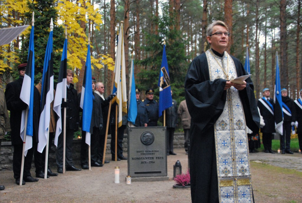 Ülempreester Aleksander Sarapik Pätsi rahulas Tallinna Metsakalmistul Foto Urmas Saard